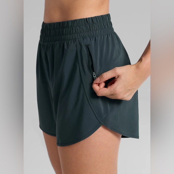 Feathery-Fit Soft High Rise Lined Shorts 3'' - Picture 4 of 7